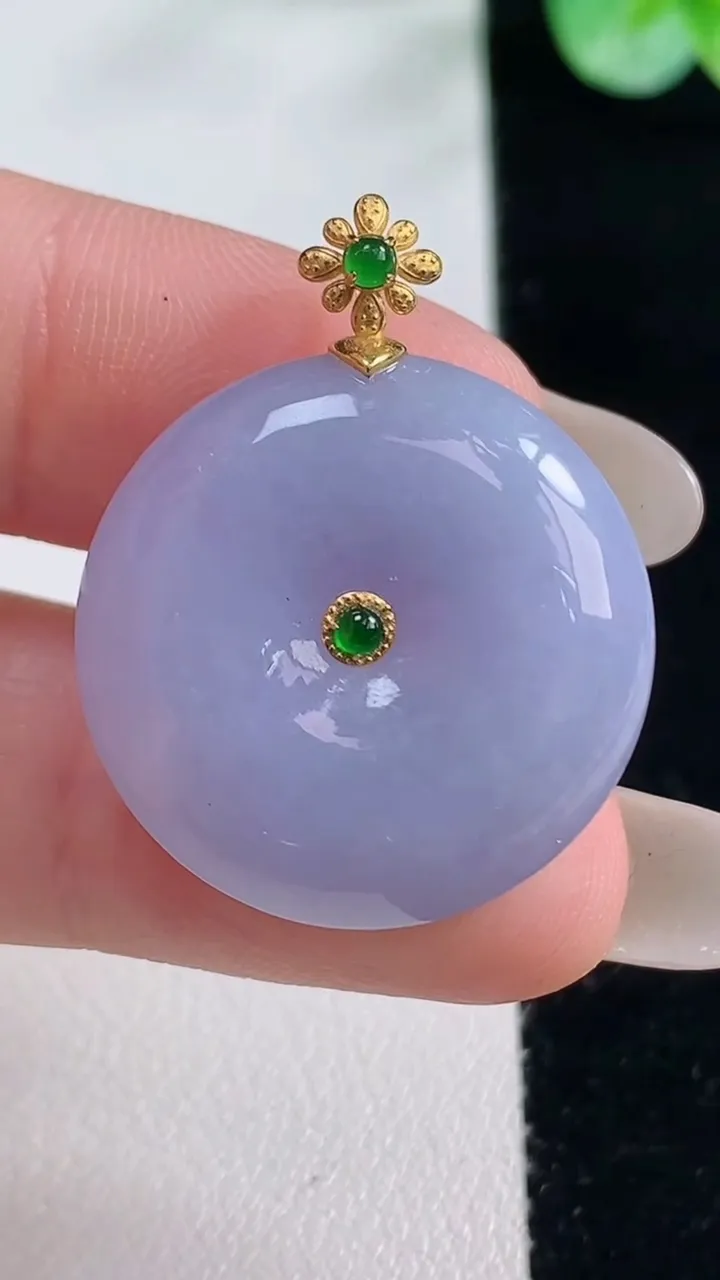 天然A货翡翠18K金紫罗兰平安扣吊坠，尺寸24-5.9，重量:7.42g
10月23日