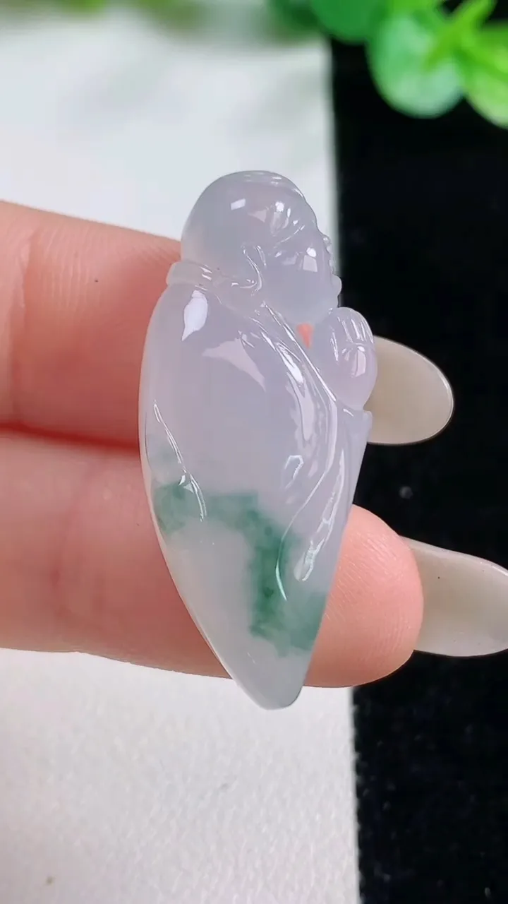 天然A货翡翠冰种飘花弥勒佛吊坠，尺寸34.5-16.7-7.3，重量:7.15g
10月23日