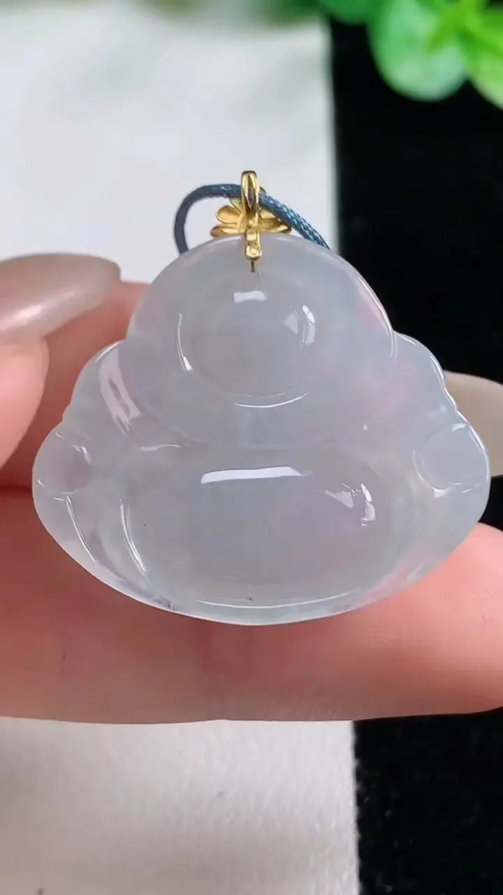 天然A货翡翠种白冰佛公吊坠，尺寸25.6-28-6.3，重量:6.68g
10月23日