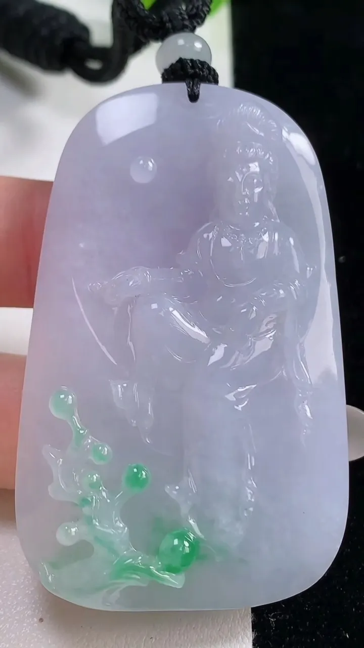 天然A货翡翠种春带彩紫罗兰观音菩萨吊坠，尺寸59.2-37.2-8.8，重量:46.96g
10月2