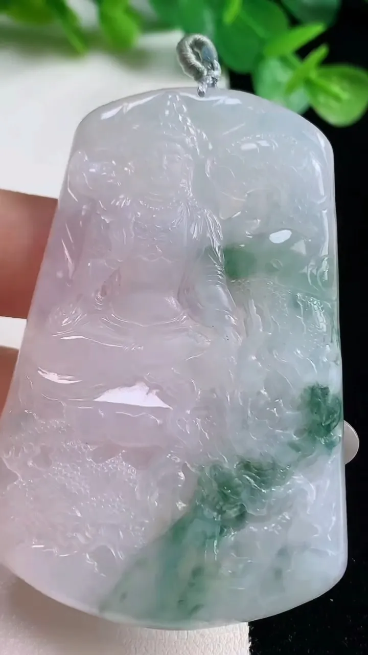 天然A货翡翠冰种飘花御龙大势至菩萨吊坠，尺寸64.2-42.3-5.4，重量:29.40g
10月2