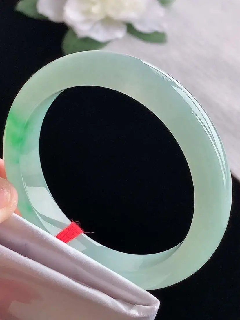 a货翡翠老坑冰种飘绿正装正圈手镯56-57圈口  尺寸56.5×11.6×8.3mm  1022
