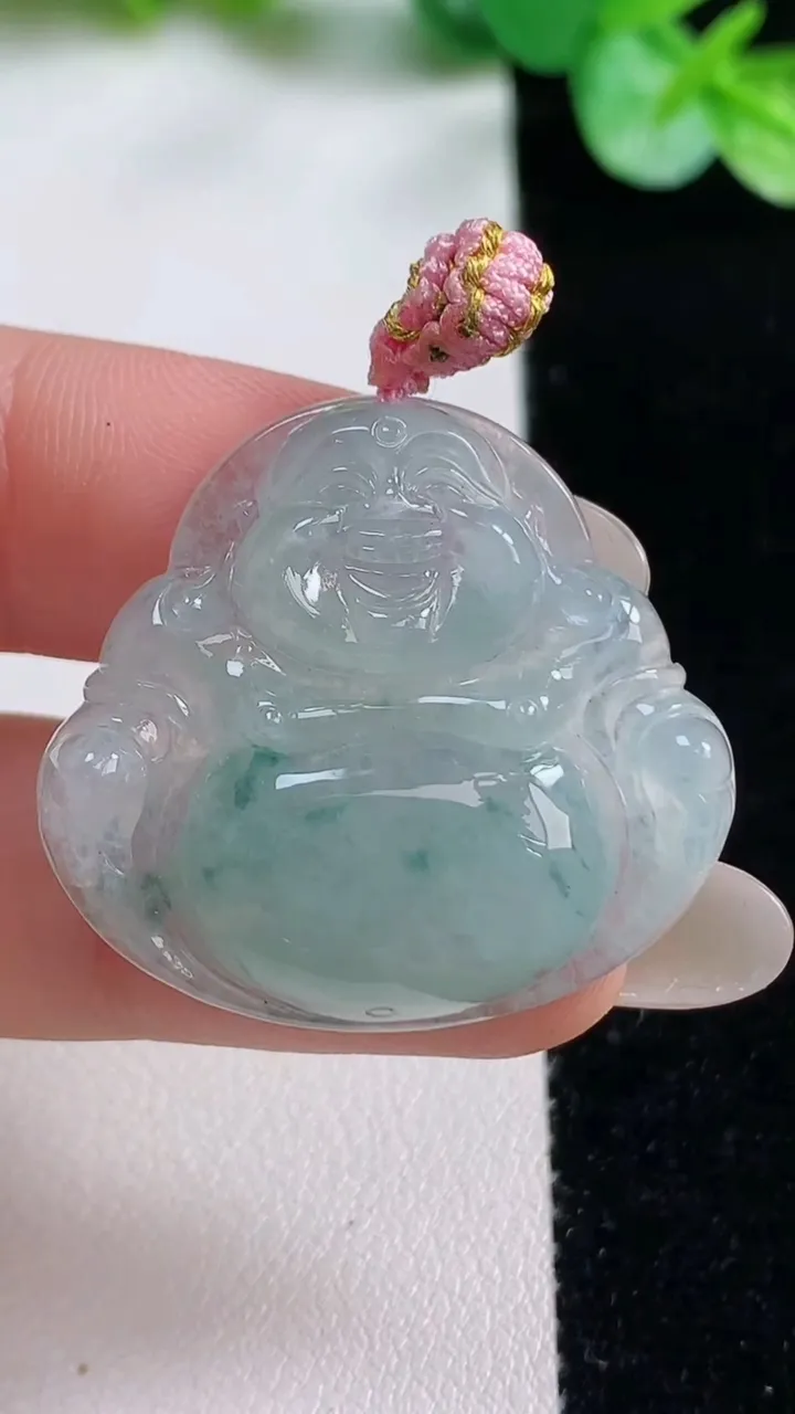 天然A货翡翠冰种飘花佛公吊坠，尺寸29-31.6-6，重量:8.22g
10月23日
