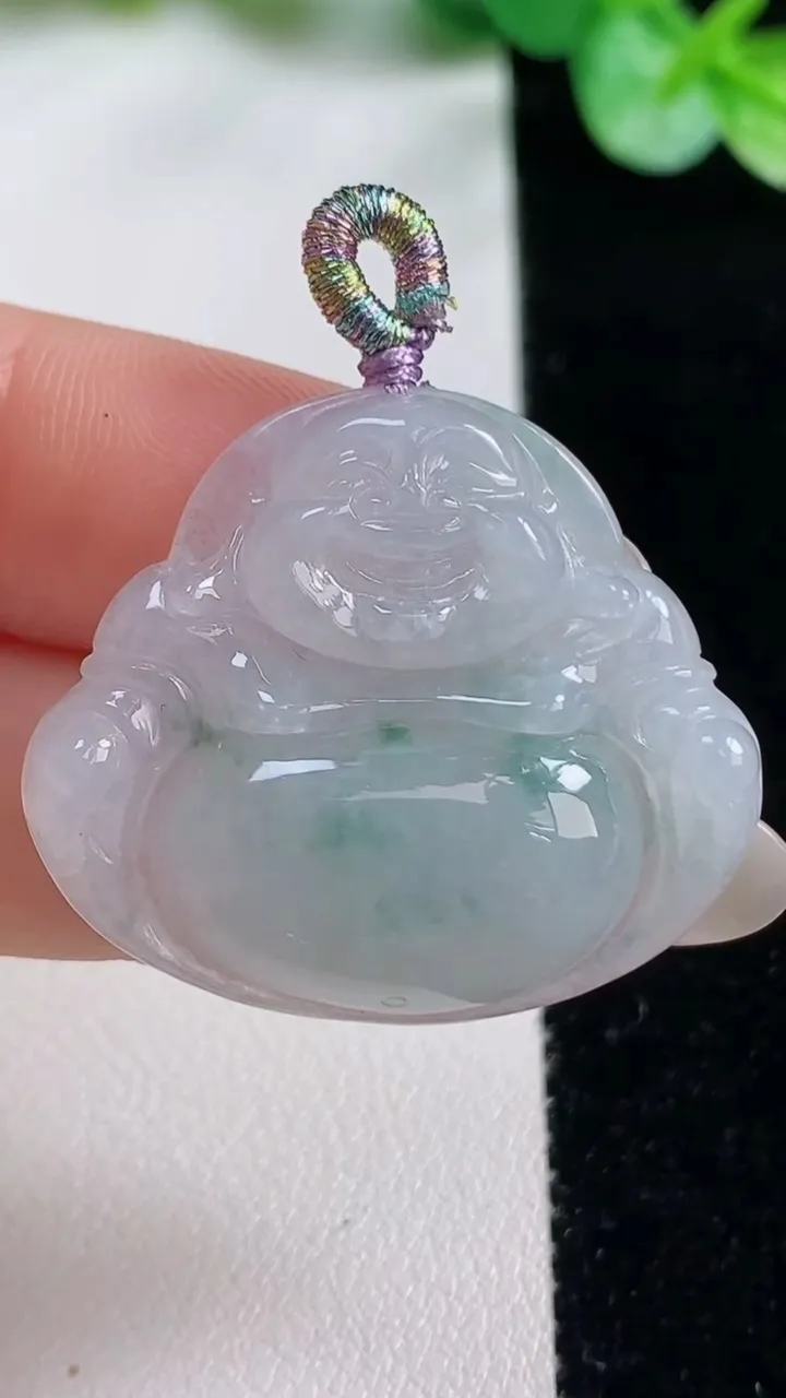 天然A货翡翠冰种飘花佛公吊坠，尺寸28.2-32.6-5.6，重量:7.73g
10月23日