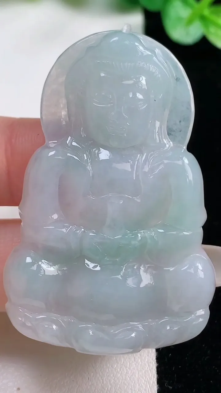 天然A货翡翠观音菩萨吊坠，尺寸52.5-24.7-5.6，重量:16.50g
10月23日