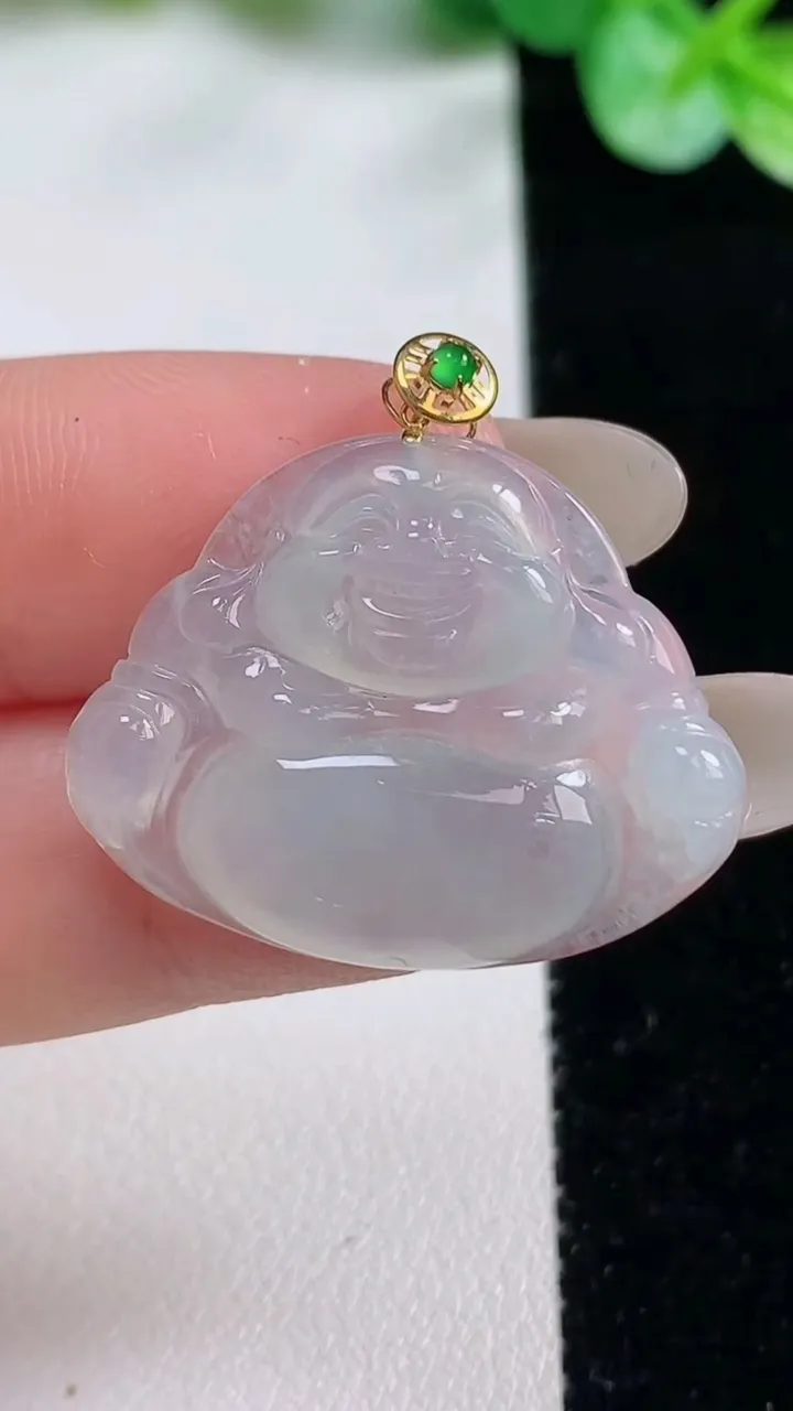 天然A货翡翠种白冰佛公吊坠，尺寸22.6-28.2-4.8，重量:4.70g
10月23日