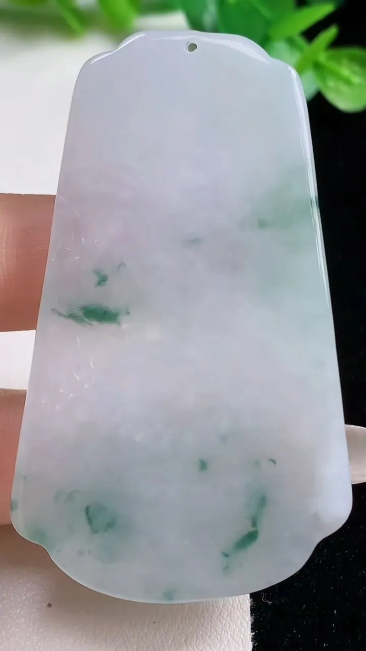 天然A货翡翠冰种飘花虚空藏菩萨吊坠，尺寸63.2-38.4-5.8，重量:28.20g
10月23日