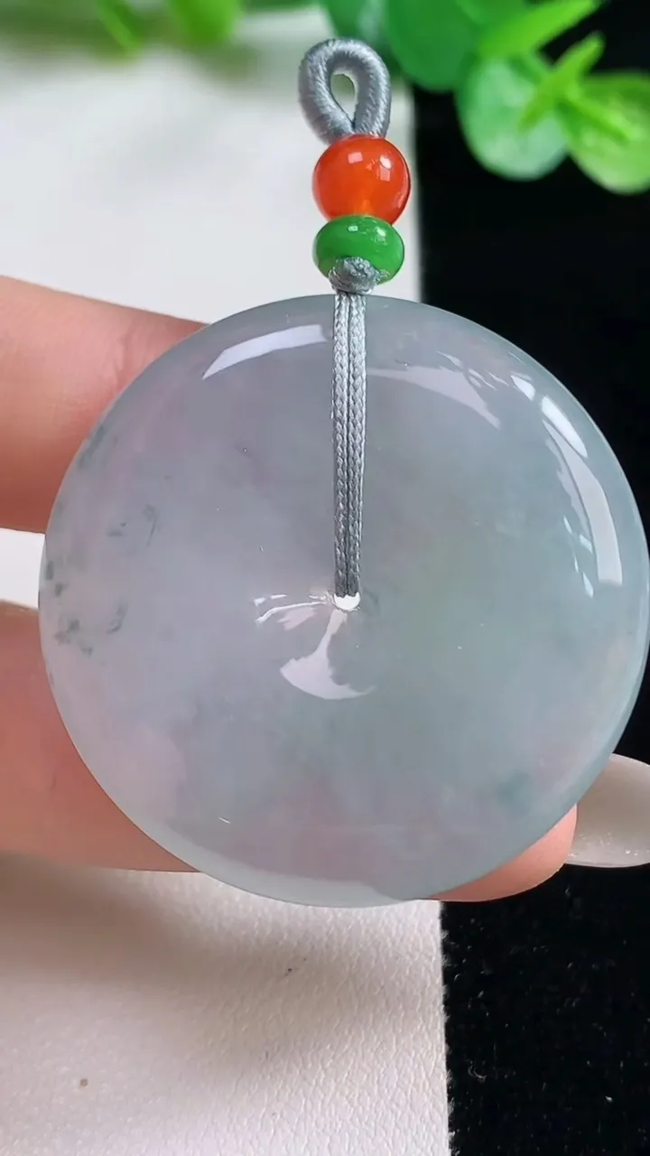 天然A货翡翠冰种飘花平安扣吊坠，尺寸37.3-6.7，重量:20.47g
10月23日
