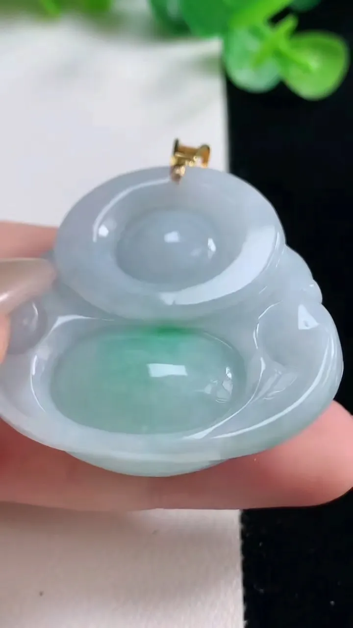 天然A货翡翠佛公吊坠，尺寸35.9-40.3-13，重量:29.66g
10月23日
