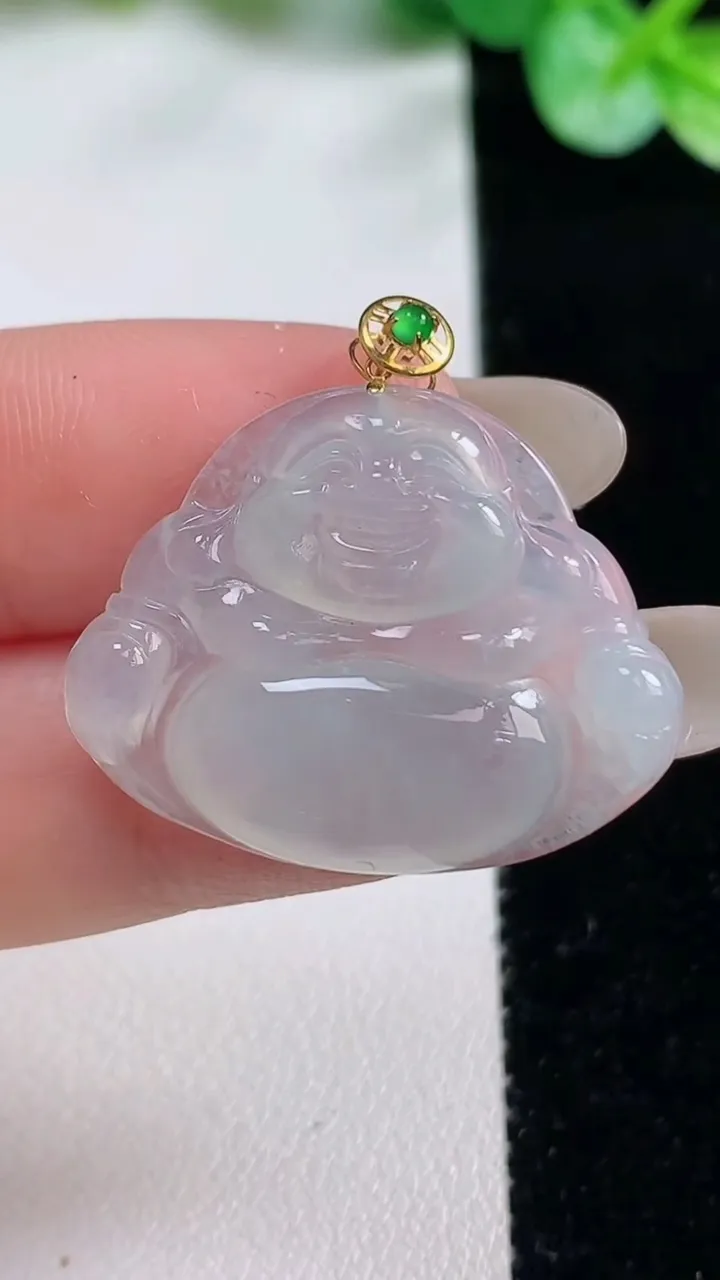 天然A货翡翠种白冰佛公吊坠，尺寸22.6-28.2-4.8，重量:4.70g
10月23日