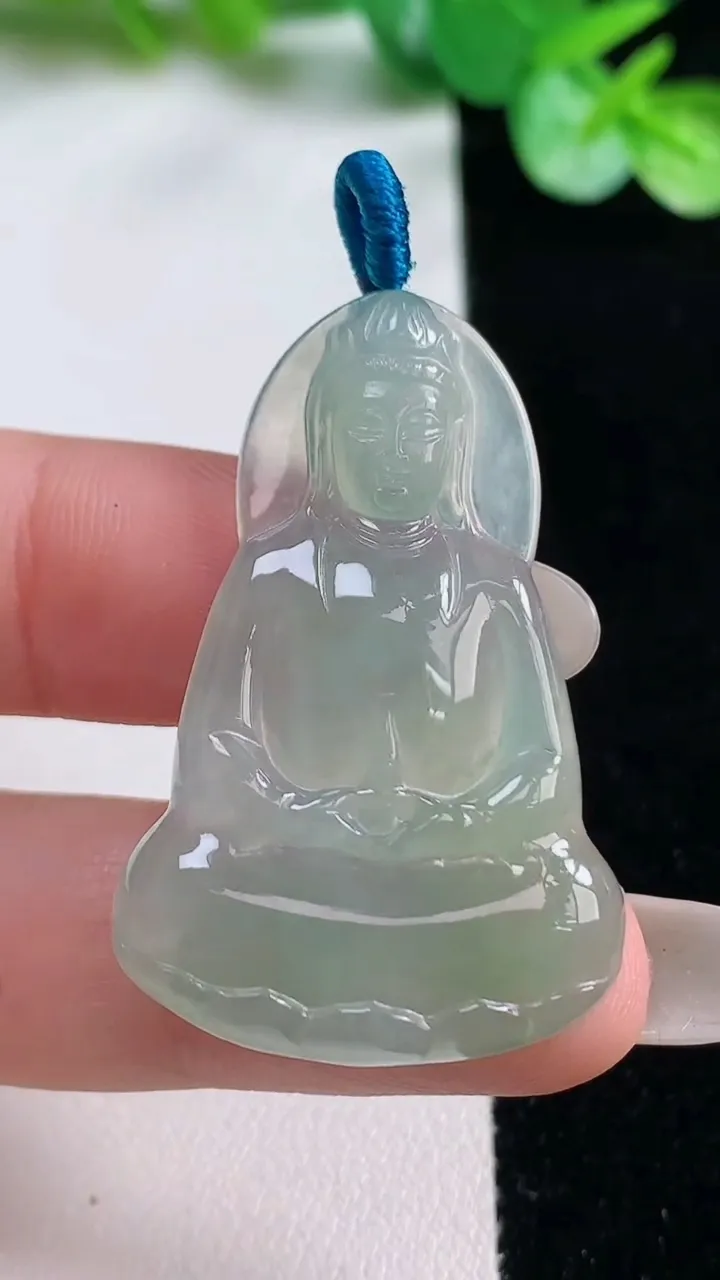天然A货翡翠素衣观音吊坠，尺寸39-25.4-4.4，重量:7.00g
10月23日