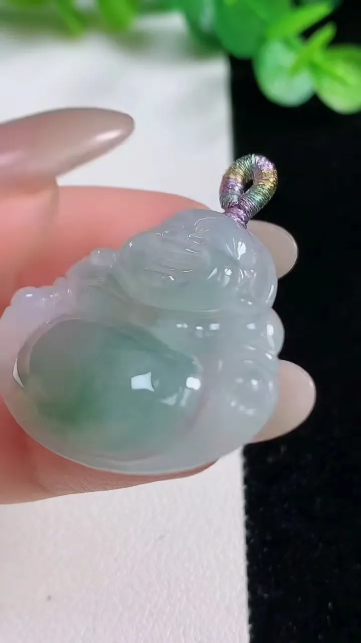 天然A货翡翠佛公吊坠，尺寸28.8-33.5-6，重量:7.45g
10月23日