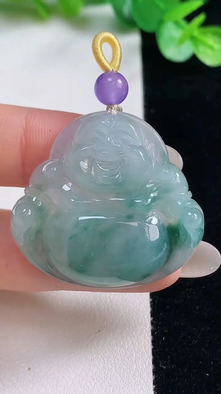 天然A货翡翠冰种飘花佛公吊坠，尺寸32.7-35.7-7.4，重量:12.48g
10月23日