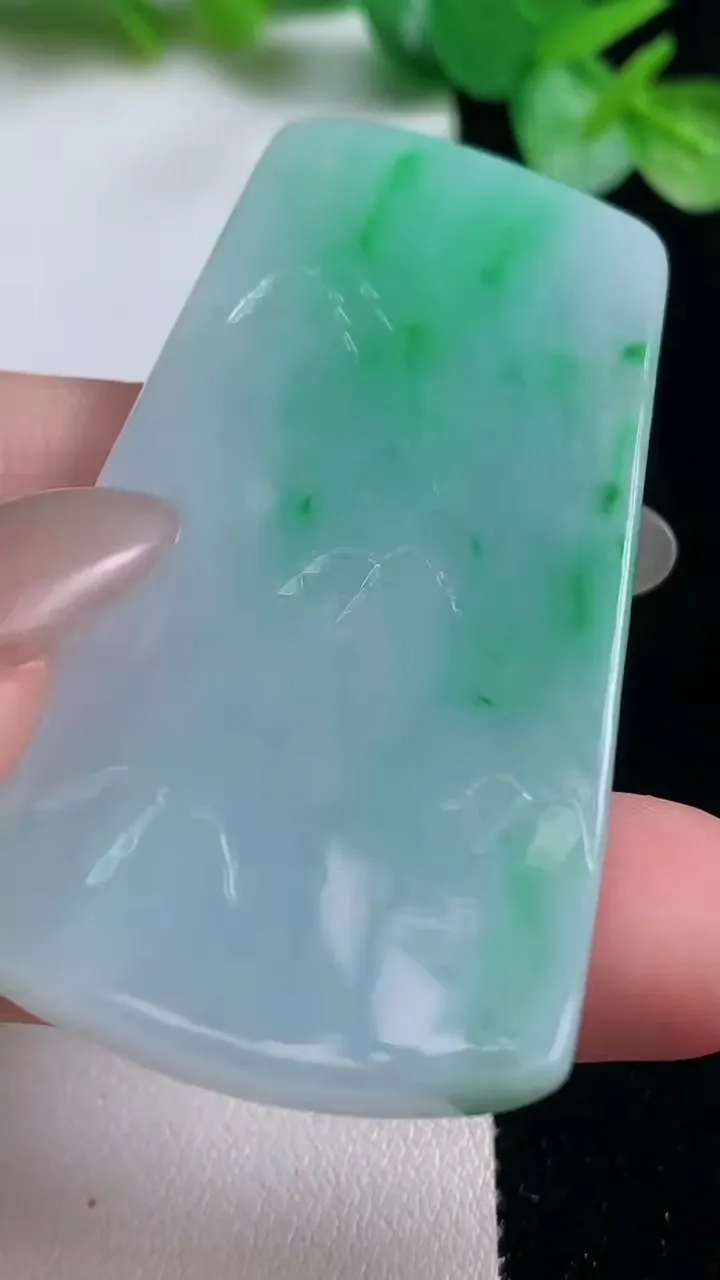 天然A货翡翠山水牌吊坠，尺寸57.8-31-6，重量:27.00g
10月23日
