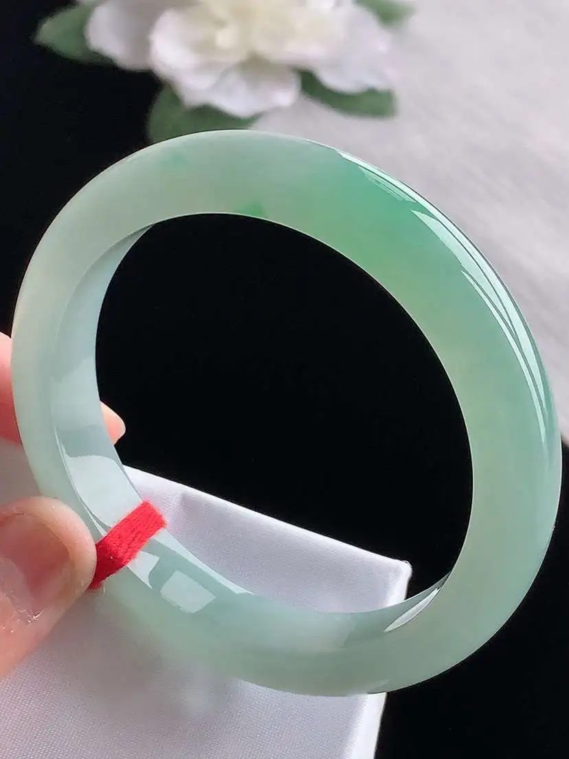 a货翡翠老坑冰种飘绿正装正圈手镯56-57圈口  尺寸56.5×11.6×8.3mm  1022