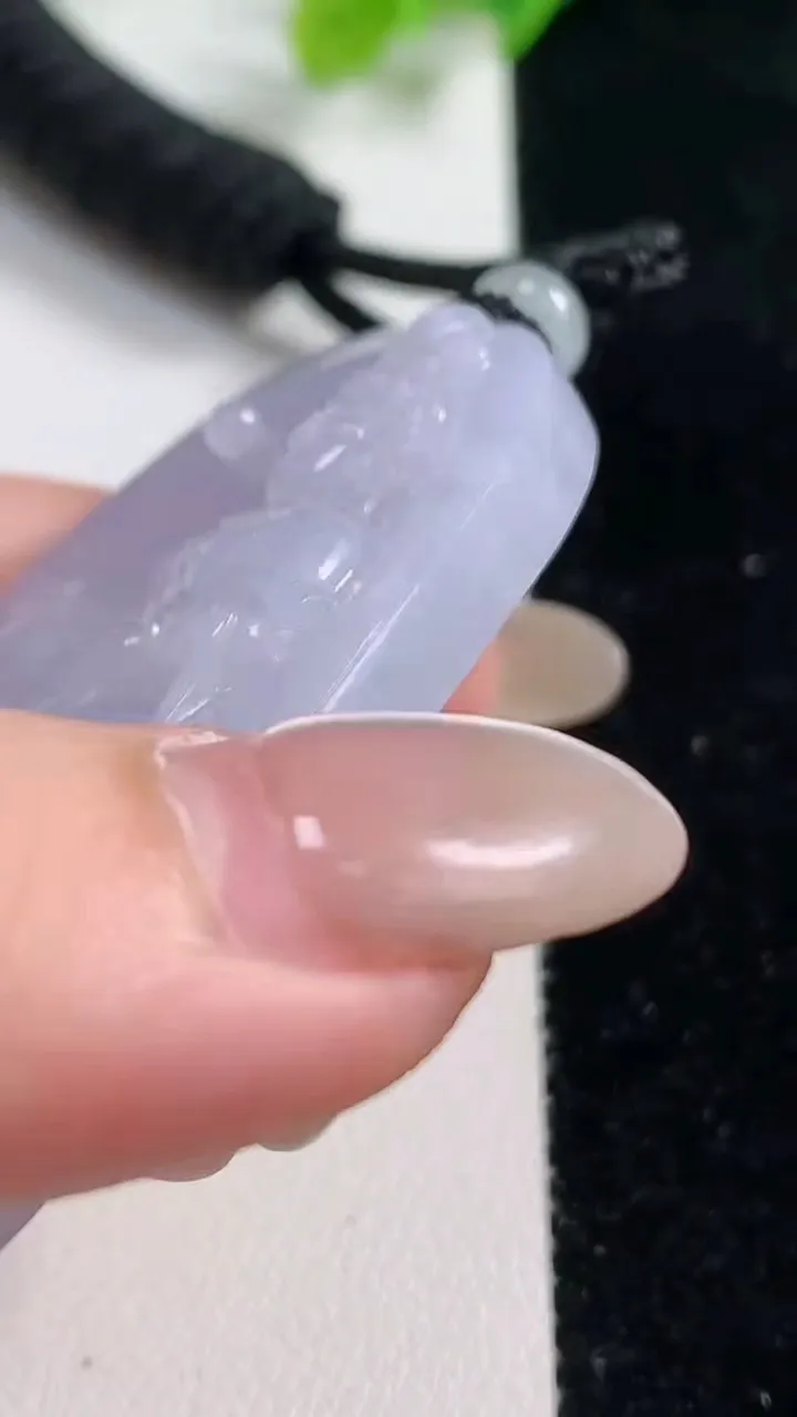 天然A货翡翠种春带彩紫罗兰观音菩萨吊坠，尺寸59.2-37.2-8.8，重量:46.96g
10月23日