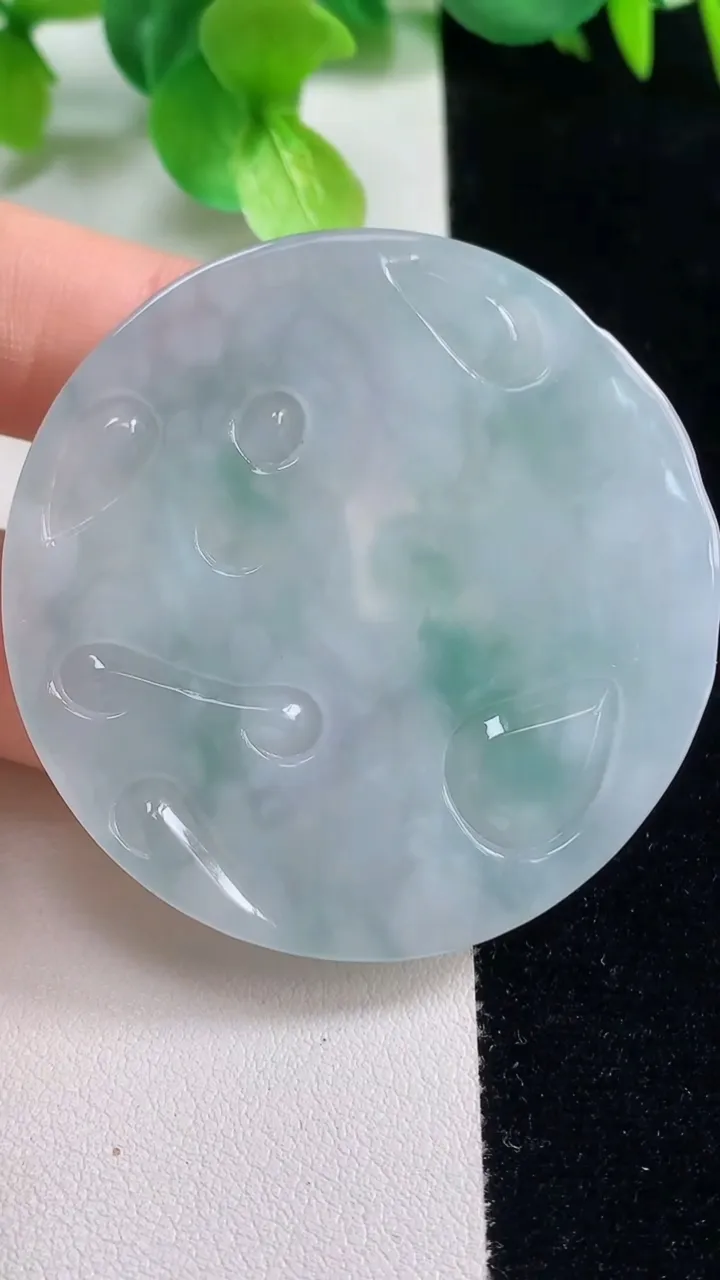 天然A货翡翠大势至菩萨吊坠，尺寸50.8-5.8，重量:29.28g
10月23日