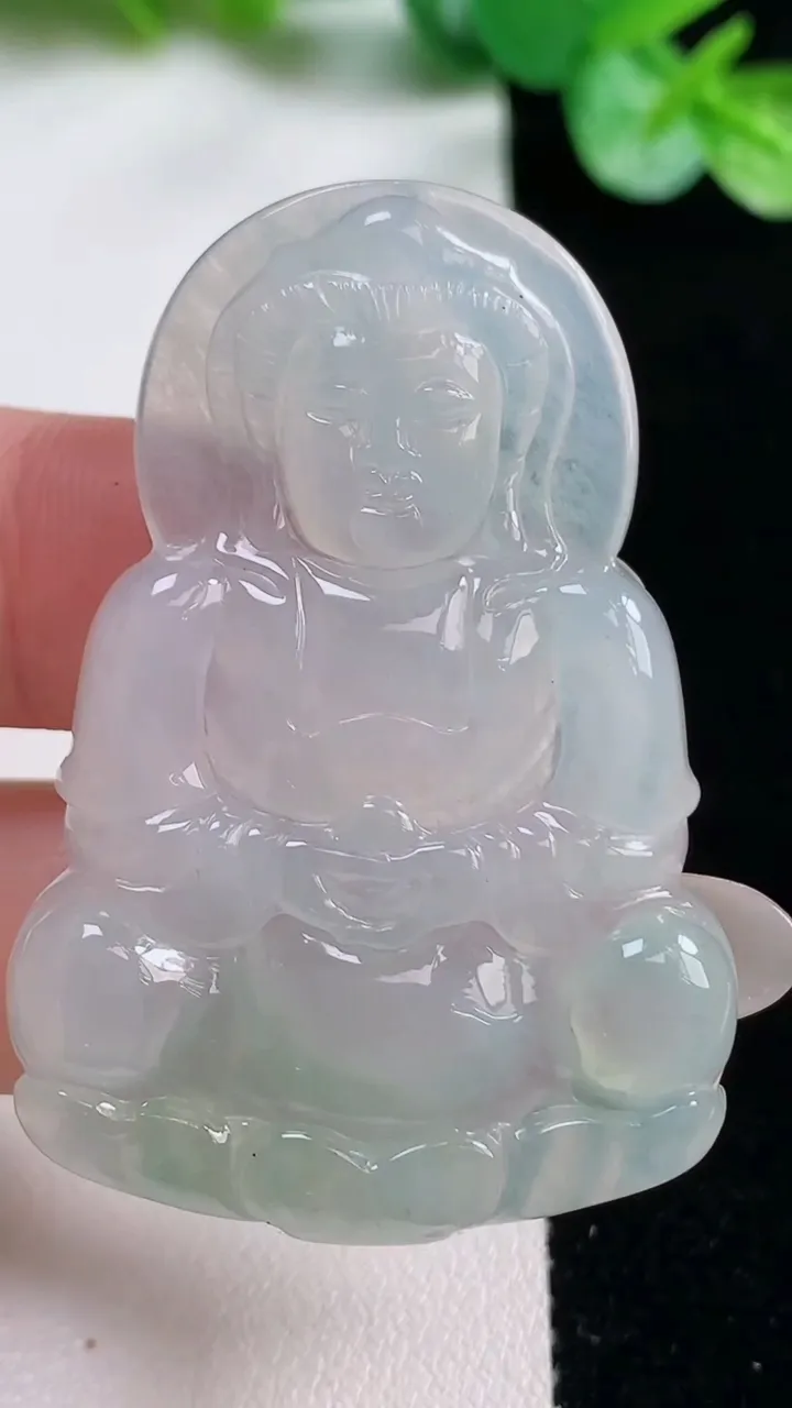 天然A货翡翠观音菩萨吊坠，尺寸48.5-33-5.2，重量:13.53g
10月23日