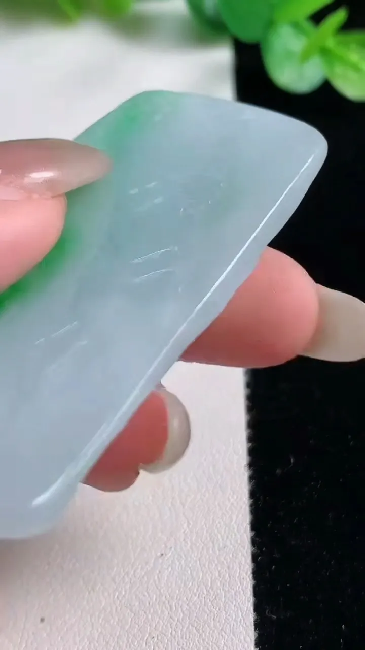 天然A货翡翠山水牌吊坠，尺寸58.7-31.5-5.5，重量:30.74g
10月23日