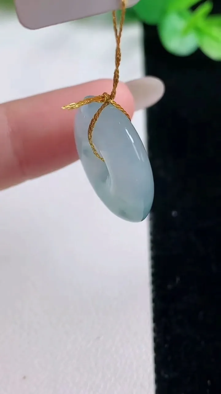 天然A货翡翠冰种飘花平安扣吊坠，尺寸20-5.3，重量:4.81g
10月23日