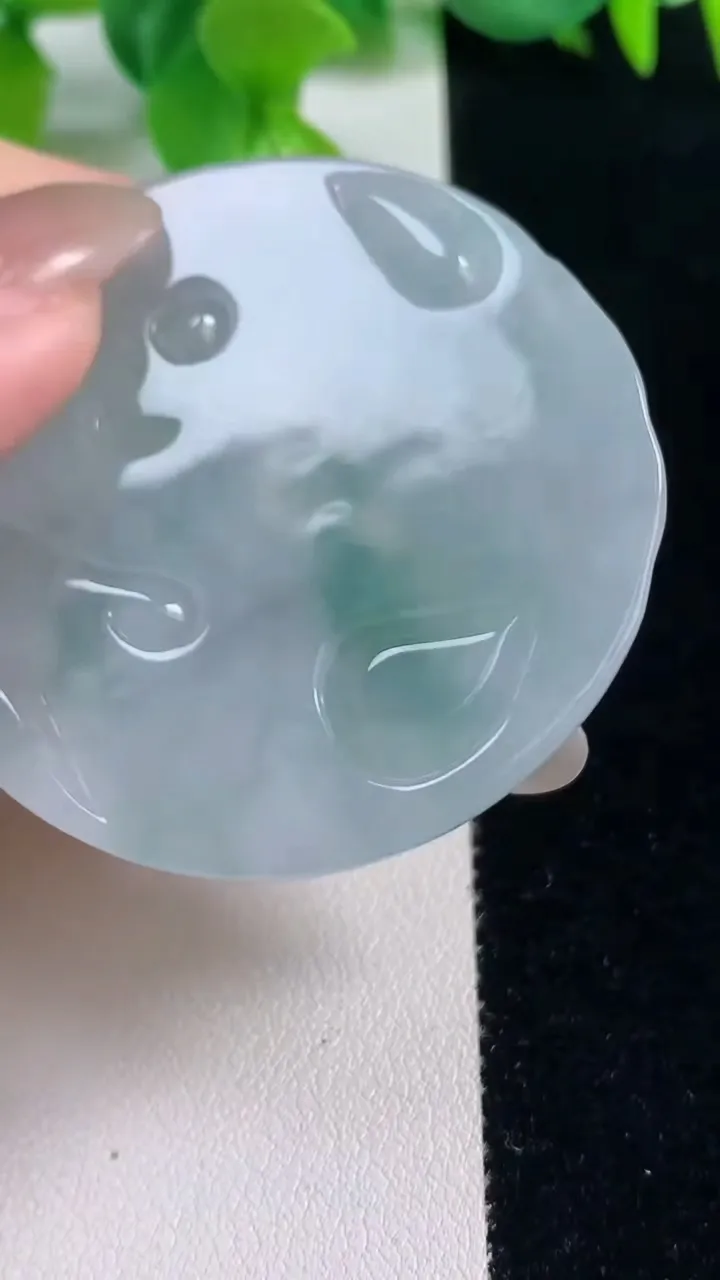 天然A货翡翠大势至菩萨吊坠，尺寸50.8-5.8，重量:29.28g
10月23日