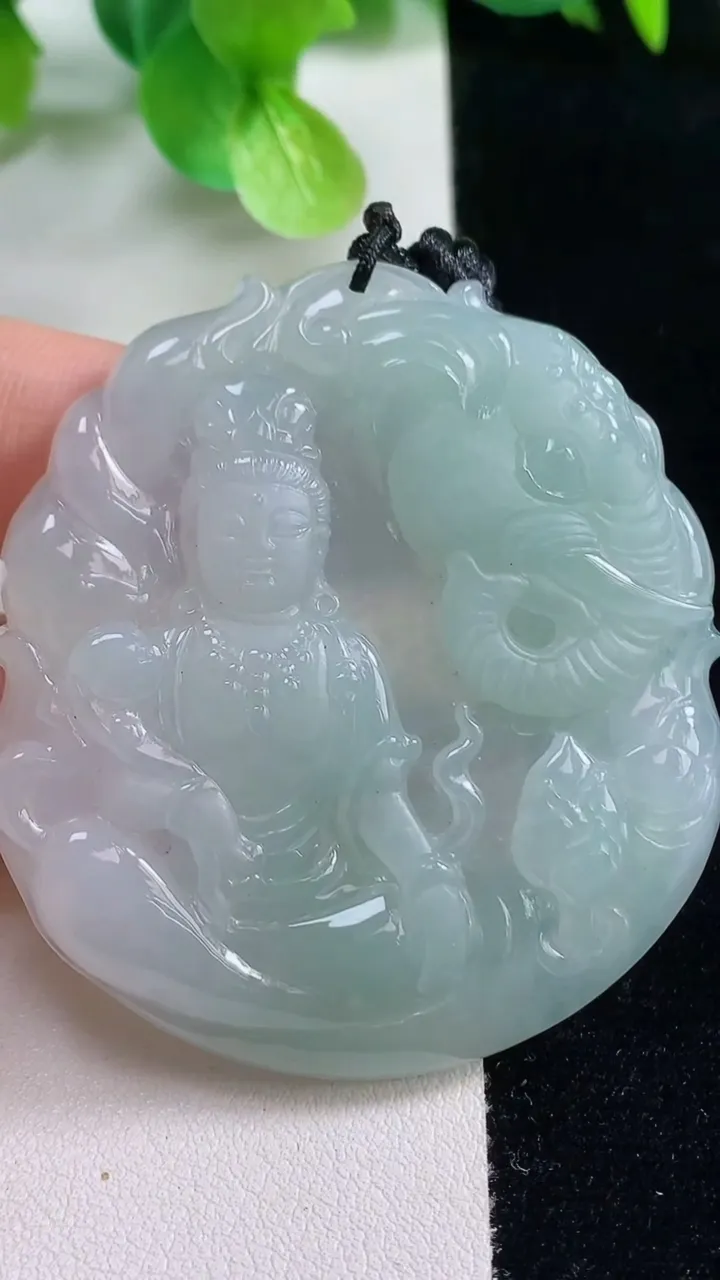 天然A货翡翠普贤菩萨吊坠，尺寸53-48.3-5.4，重量:29.41g
10月23日