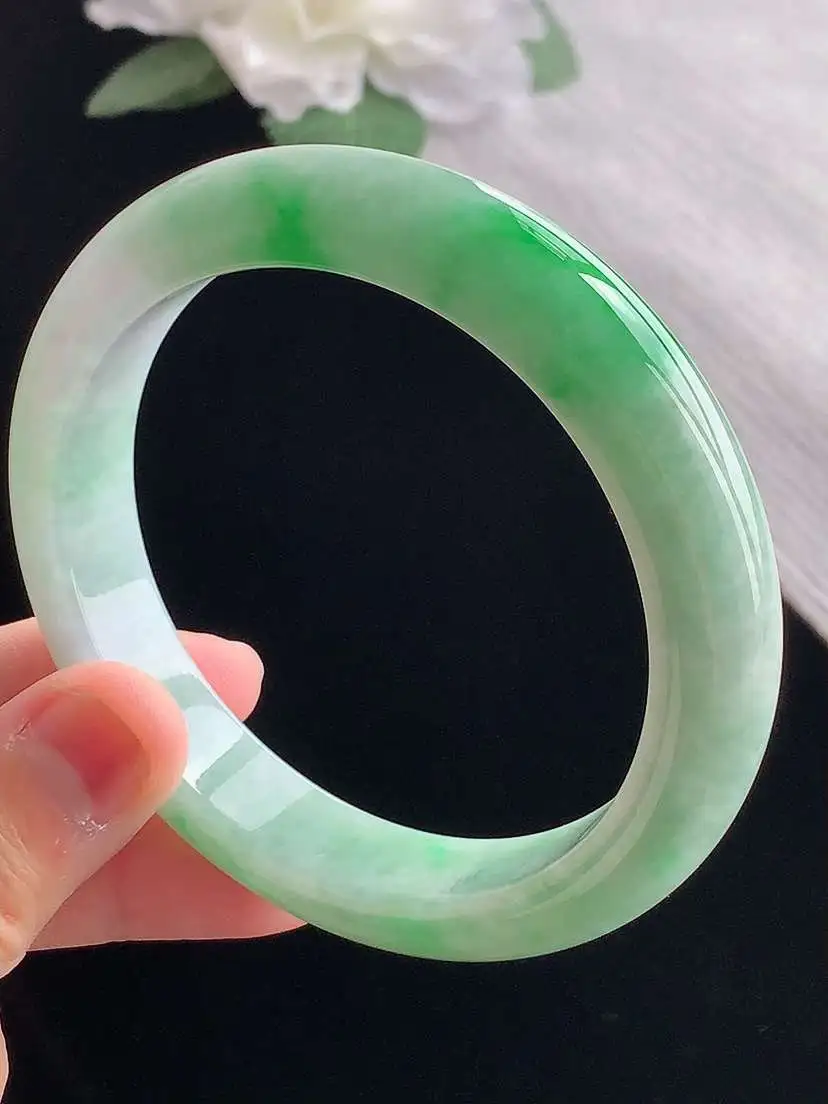 a货翡翠老坑冰种飘绿正装正圈手镯59-60大圈口  尺寸59.8×12.2×8.8mm 重量66.42g 1023