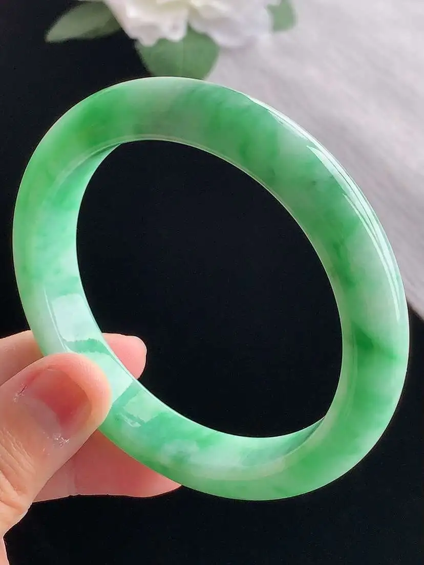 a货翡翠老坑冰种飘绿正装正圈手镯57-58圈口  尺寸57.8×11.2×8.6mm 重量55.40