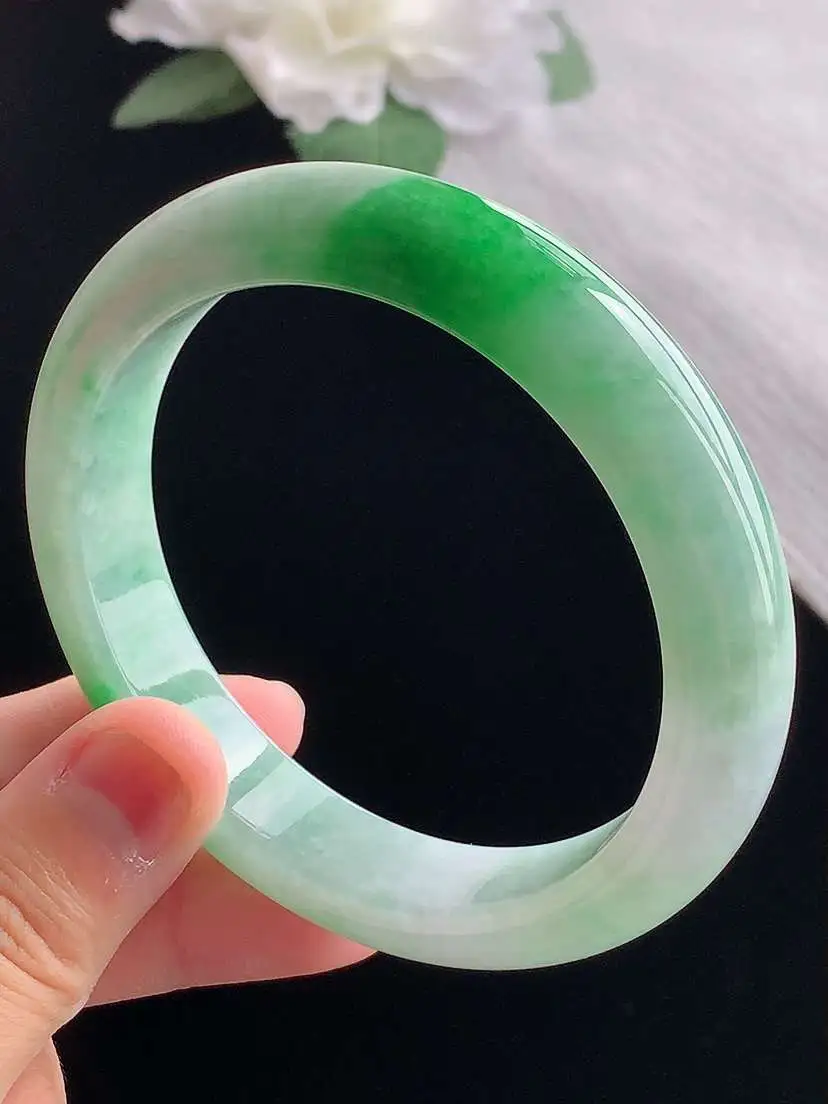 a货翡翠老坑冰种飘绿正装正圈手镯59-60大圈口  尺寸59.8×12.2×8.8mm 重量66.4
