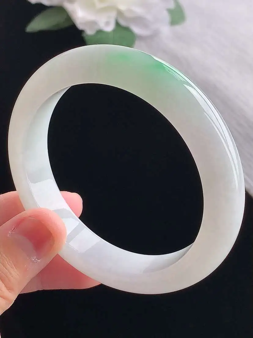 a货翡翠老坑冰种飘绿正装正圈手镯56-57圈口  尺寸56.5×12.2×8.5mm 重量61.33g 1023