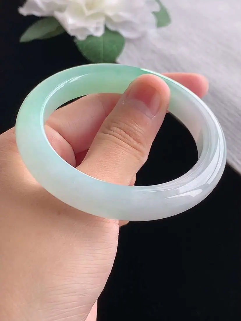 a货翡翠老坑冰种飘绿正装正圈手镯52-53小圈口  尺寸52.3×9.8×8.5mm 重量45.95g 1023