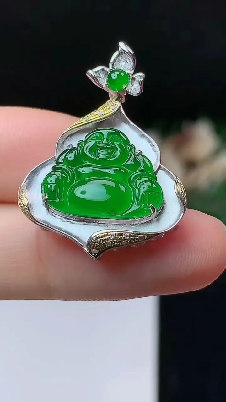 天然A货翡翠佛公吊坠，尺寸30-21.6-7，裸石12-15.5，重量:3.68g
10月24日