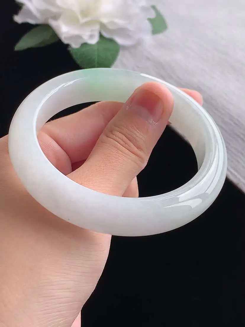 a货翡翠老坑冰种飘绿正装正圈手镯56-57圈口  尺寸56.5×12.2×8.5mm 重量61.33g 1023