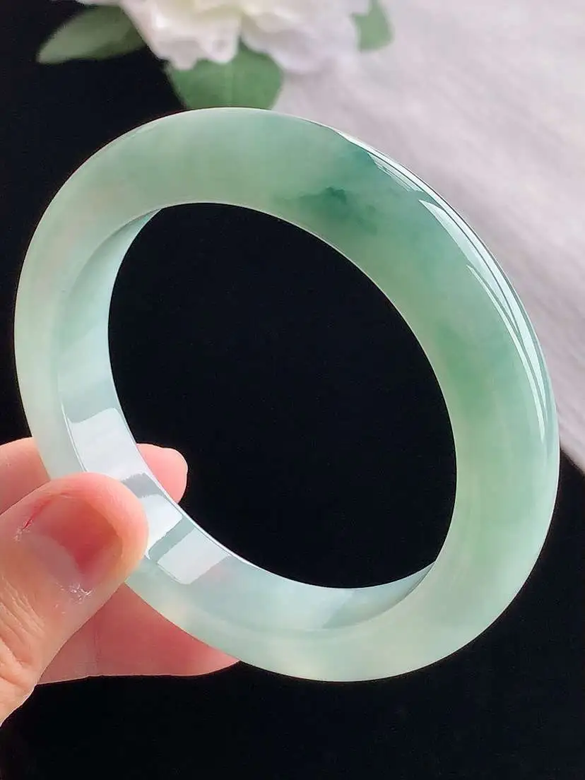 a货翡翠老坑冰种飘花厚装正装正圈手镯55-56圈口 尺寸55.8×12.3×9.3mm 重量66.8