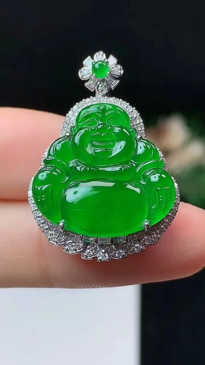 天然A货翡翠佛公吊坠，尺寸30-20.8-8.7，裸石18.4-19.2，重量:6.03g
10月2