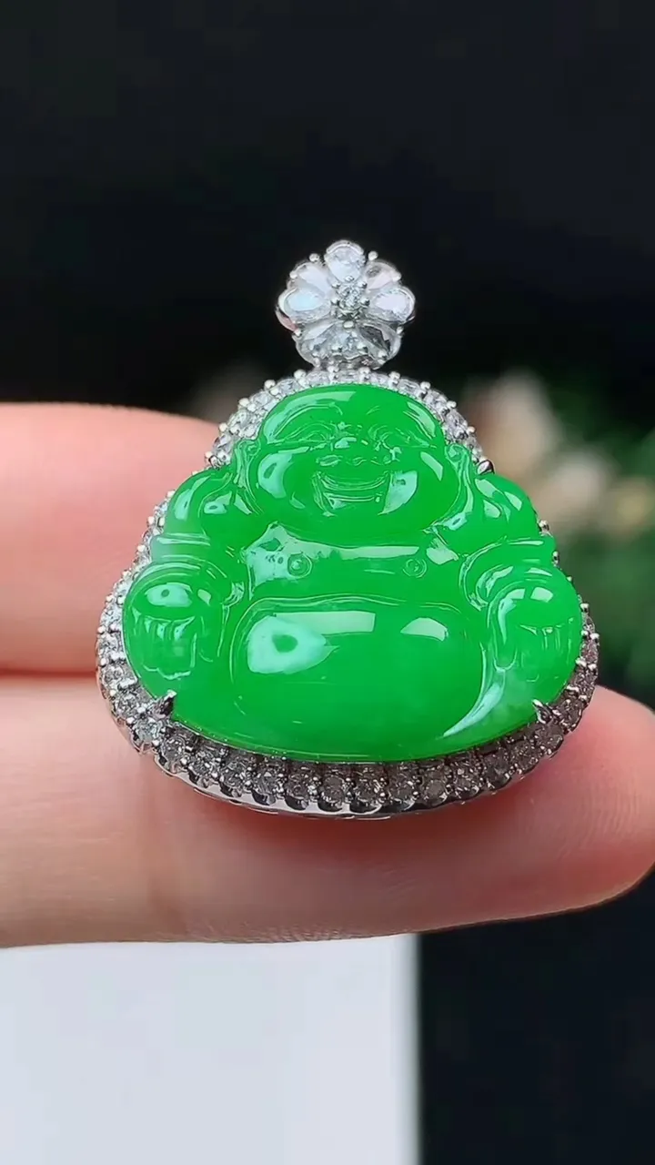 天然A货翡翠佛公吊坠，尺寸28-23-11.2，裸石17.7-20.2，重量:7.35g
10月24