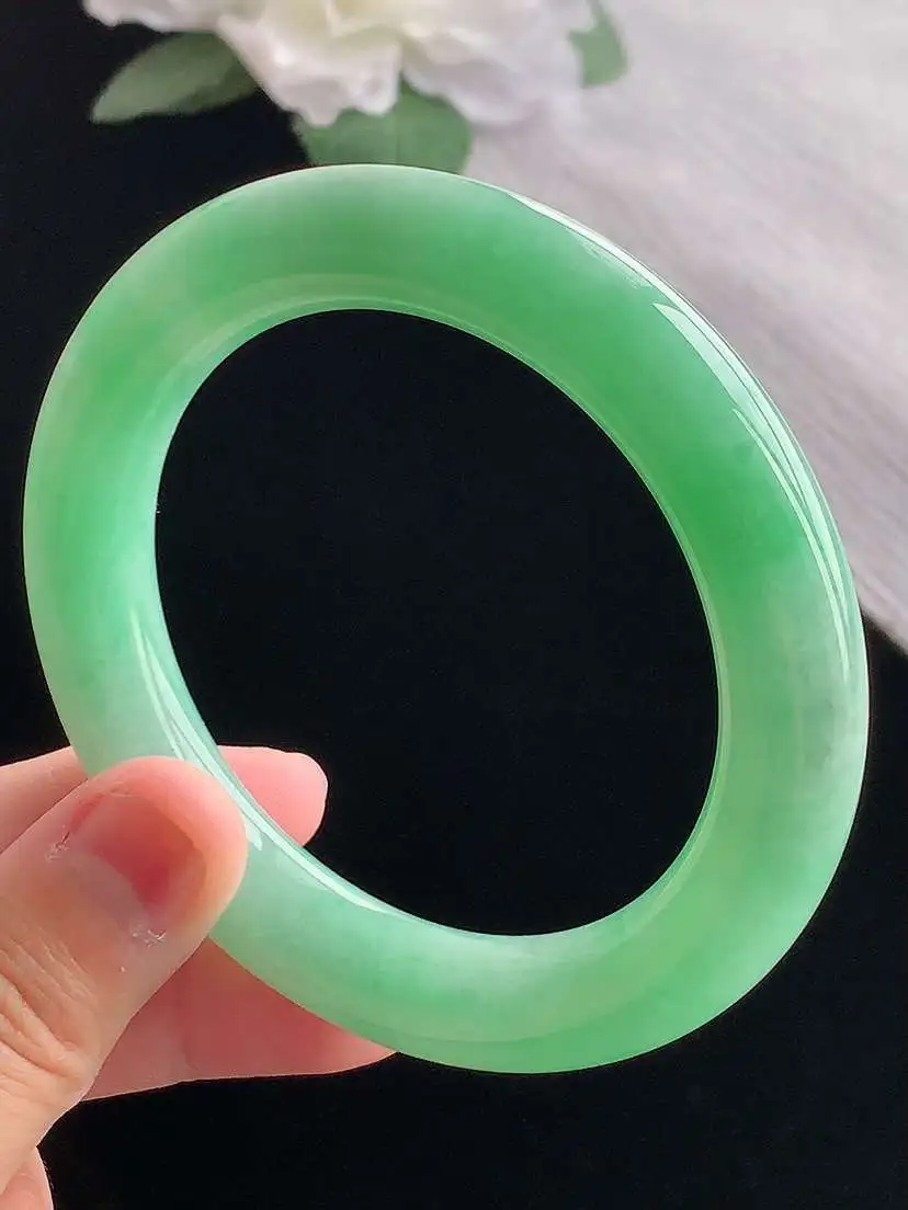 a货翡翠老坑冰种满绿圆条手镯56-57圈口 尺寸56.5×11.2mm 重量70.70g 1023