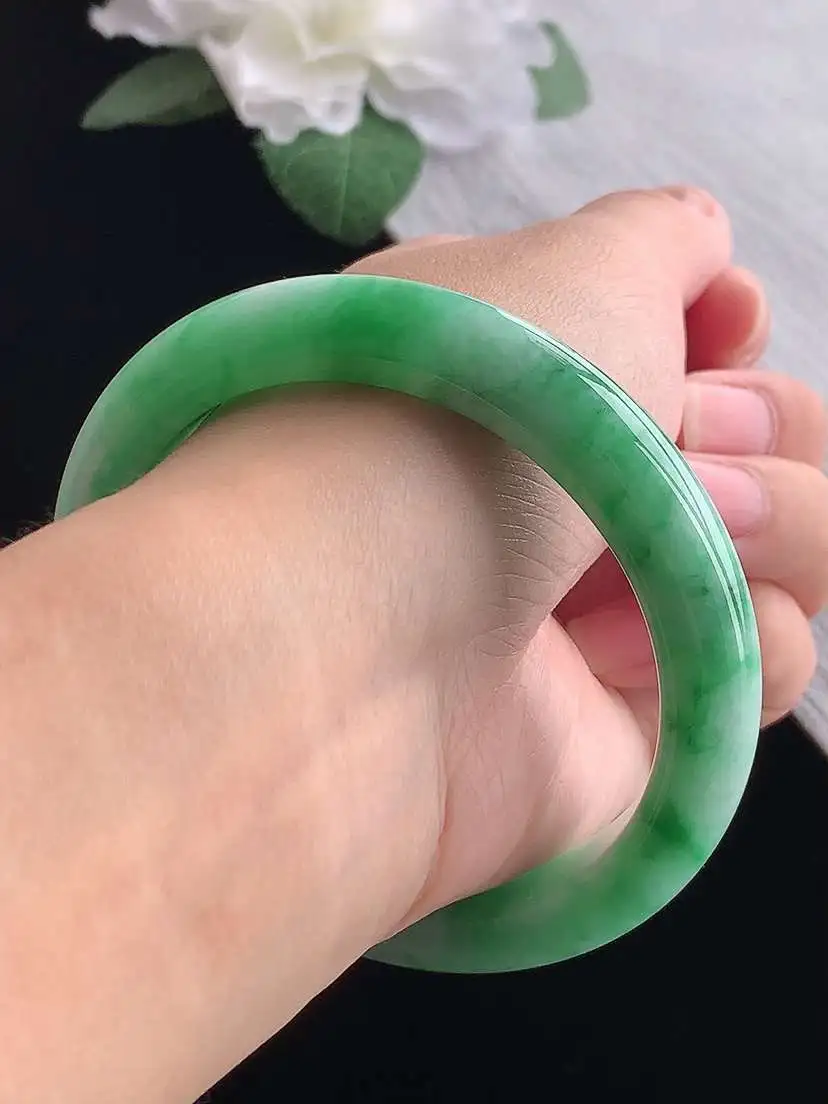 a货翡翠老坑冰种飘绿正装正圈手镯57-58圈口  尺寸57.8×11.2×8.6mm 重量55.40g 1023