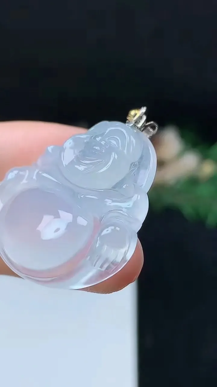 天然A货翡翠白冰佛公吊坠，尺寸29.2-30-6.4，重量:8.12g
10月24日