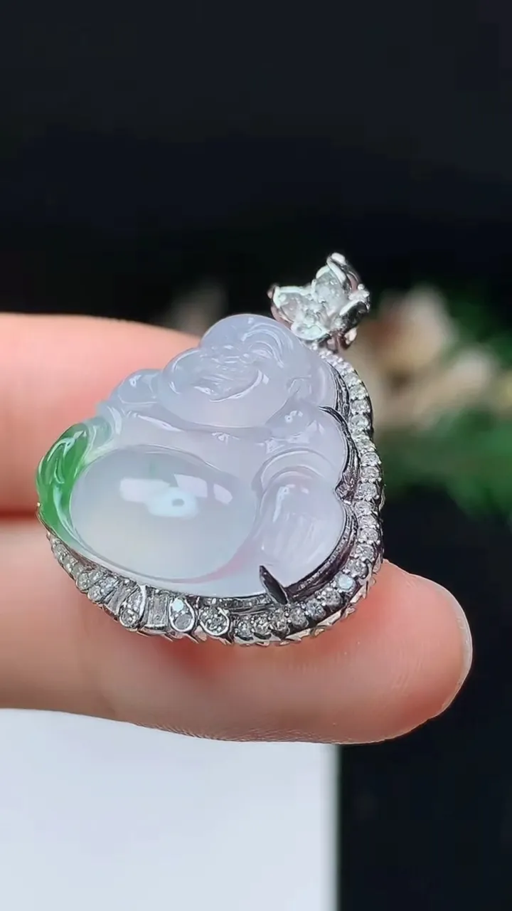 天然A货翡翠佛公吊坠，尺寸29.3-24.2-10.4，裸石18.5-21.8，重量:5.64g
10月24日