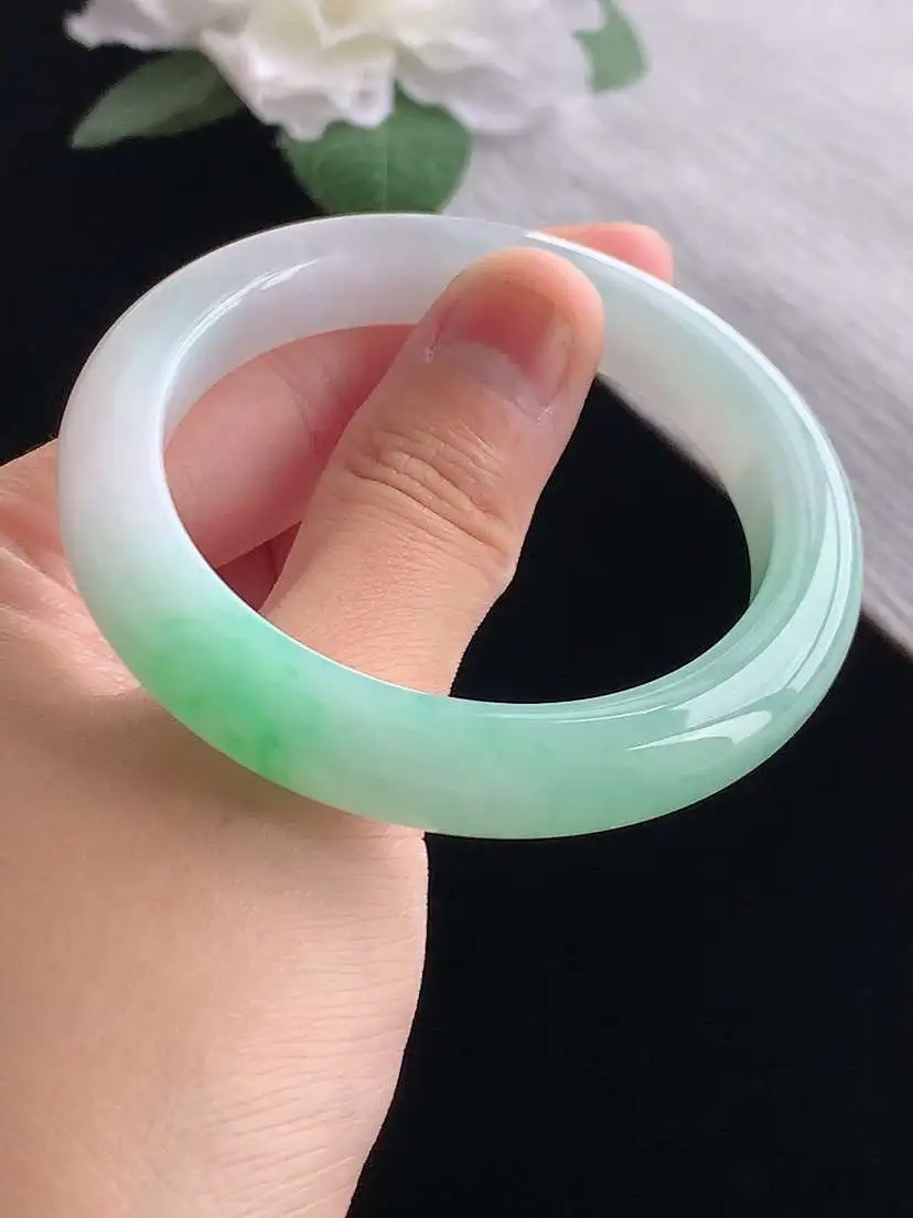 a货翡翠老坑冰种飘绿正装正圈手镯52-53小圈口  尺寸52.3×9.8×8.5mm 重量45.95g 1023