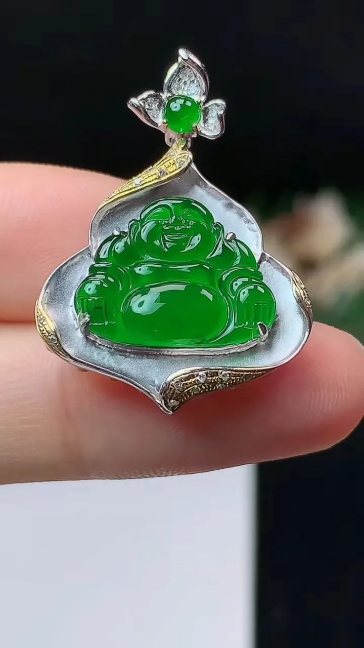 天然A货翡翠佛公吊坠，尺寸30-21.6-7，裸石12-15.5，重量:3.68g
10月24日