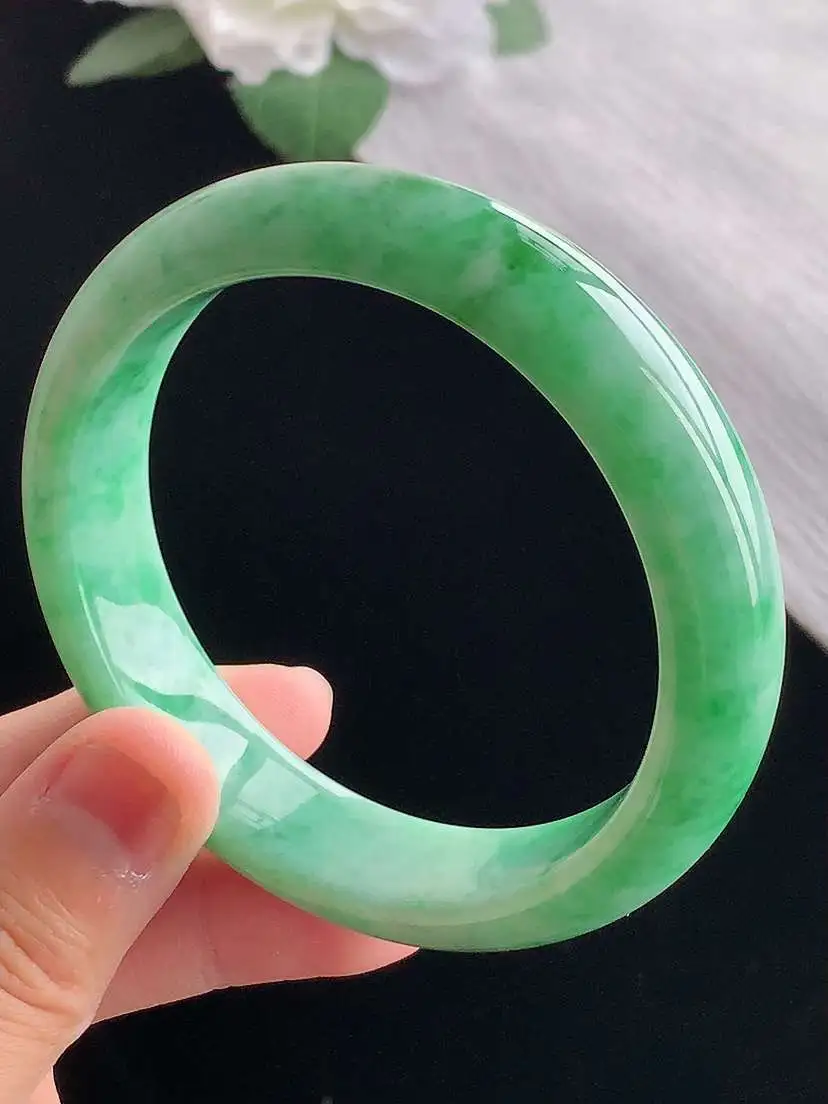 a货翡翠老坑冰润满绿正装正圈手镯56-57圈口  尺寸56.5×13.8×8mm 重量61.70g 