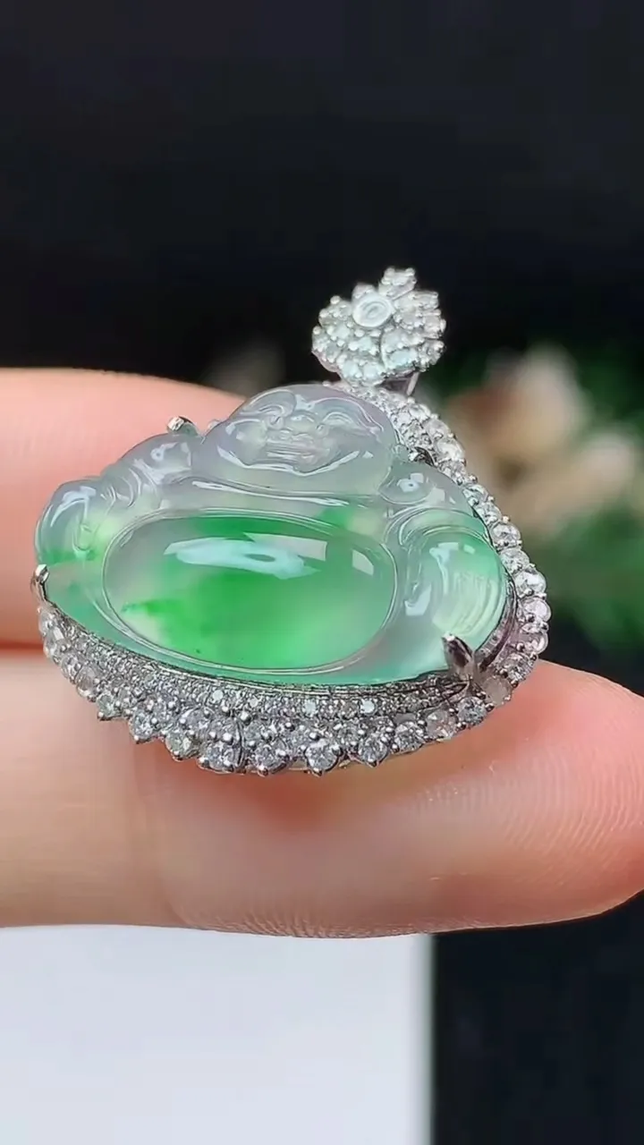天然A货翡翠佛公吊坠，尺寸27-24.3-9.6，裸石14.5-22，重量:4.00g
10月24日