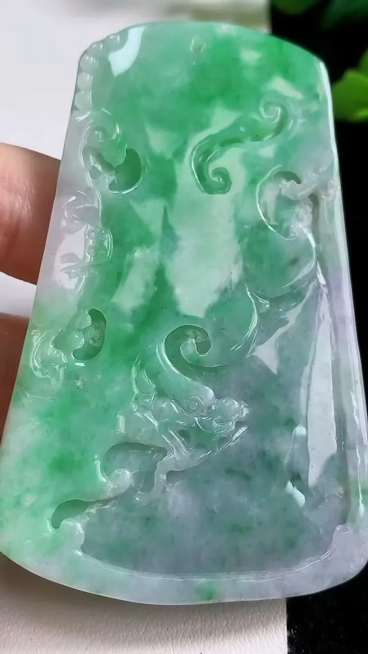 天然A货翡翠鸟语花香吊坠，尺寸74-48-7，重:55.64g
10月25日