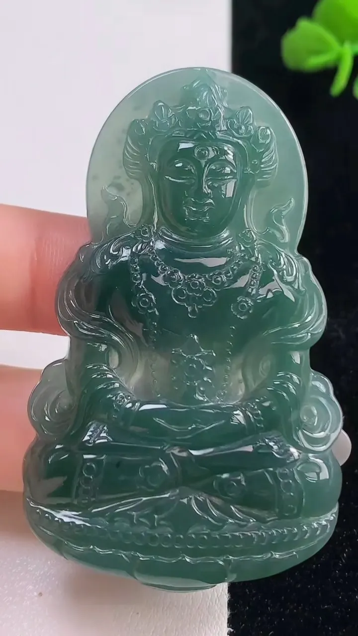天然A货翡翠度母观音吊坠，尺寸62.2-37.7-5，重量:21.58g
10月25日