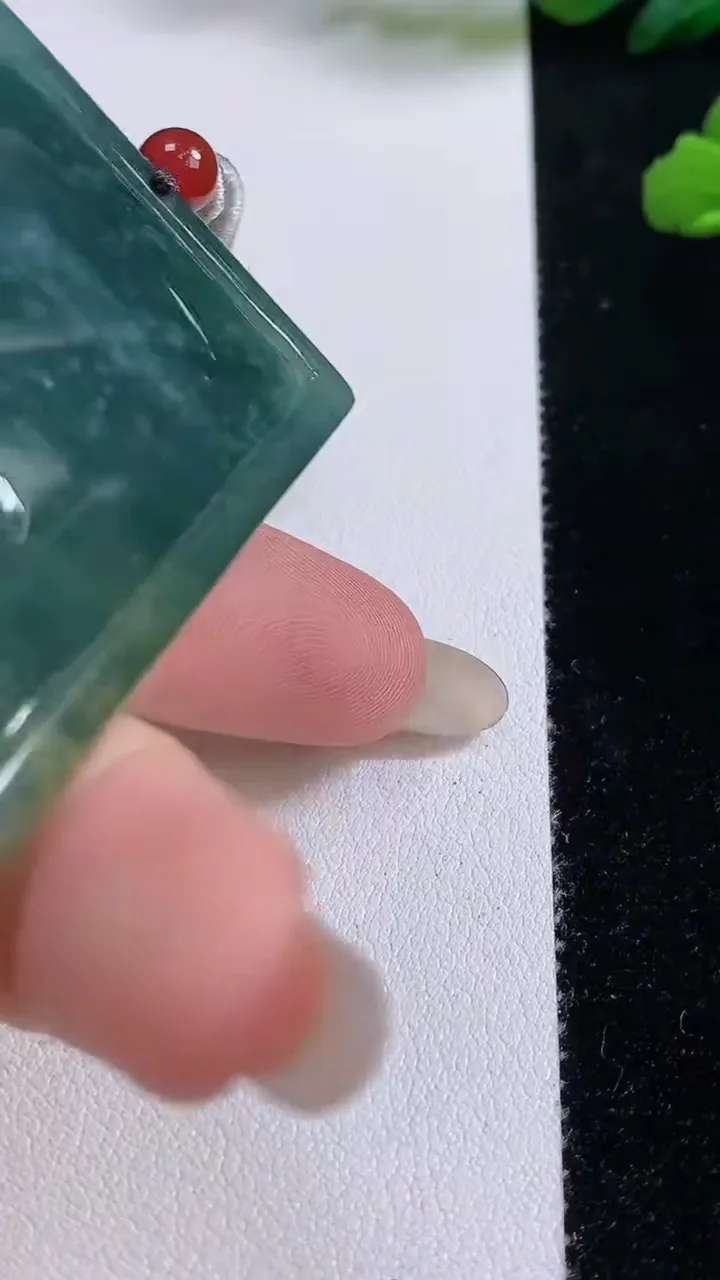 天然A货翡翠蓝水双彩山水牌吊坠，尺寸67-46.3-12，重:82.21g
10月25日