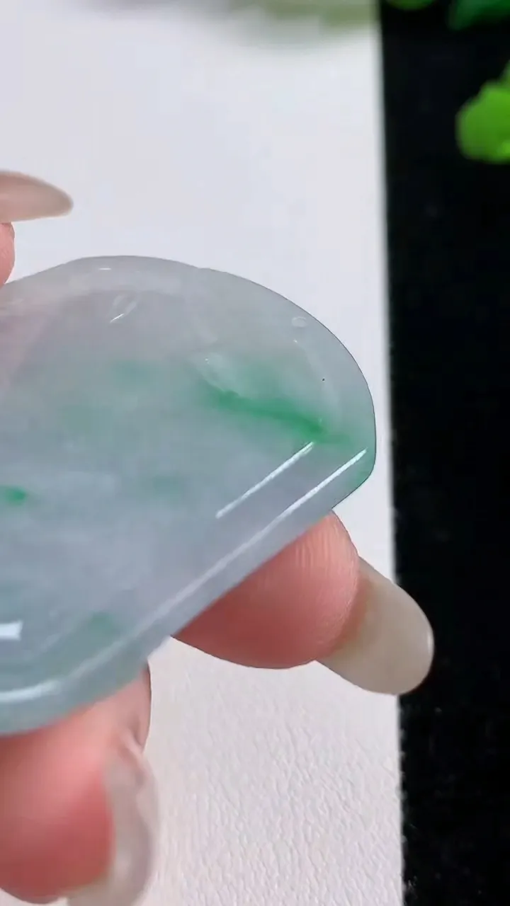 天然A货翡翠观音菩萨吊坠，尺寸47-40-6，重:21.60g
10月25日