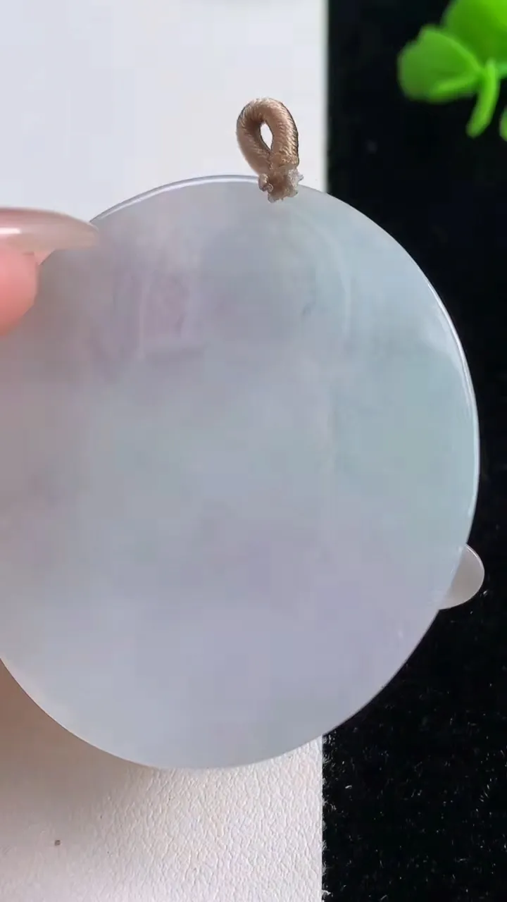 天然A货翡翠阿弥陀佛吊坠，尺寸50.8-43.5-4.2，重量:20.30g
10月25日