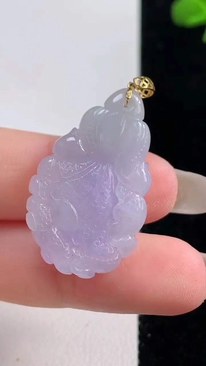 天然A货翡翠18K金紫罗兰白菜吊坠，尺寸30.6-19.5-5，重量:5.97g
10月25日